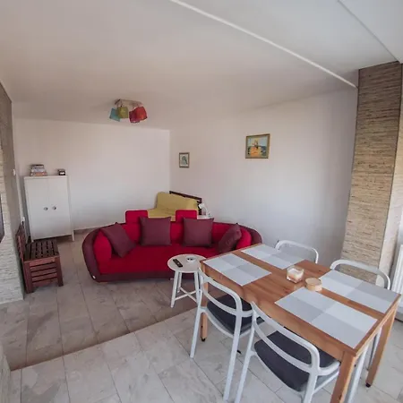Lalacris Good Holiday Apartment *
